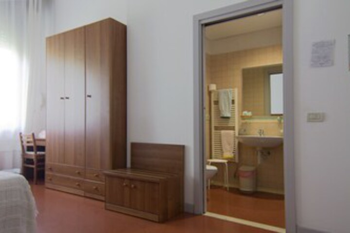Room 2 of 20