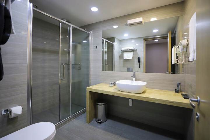 Room 35 of 62