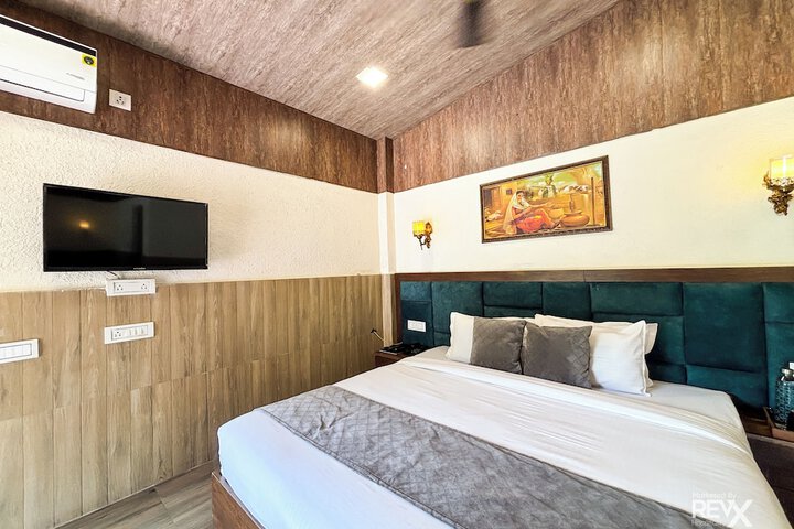 Room 16 of 156