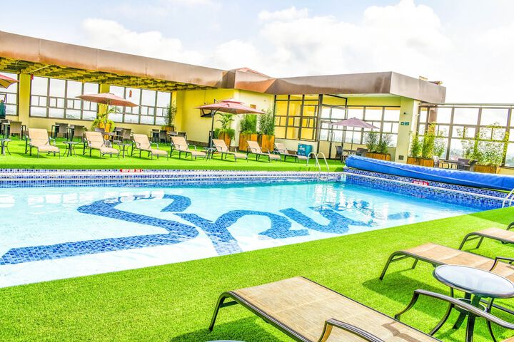 Sundeck 27 of 28