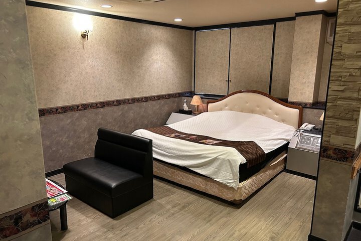 Room 6 of 20