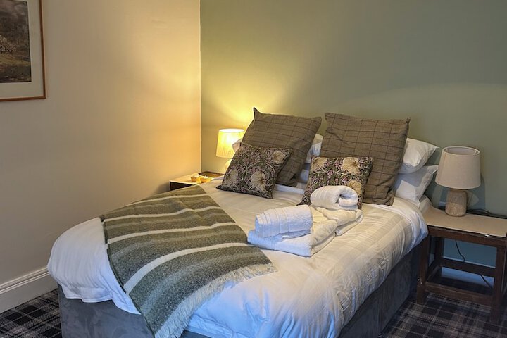 Room 2 of 7