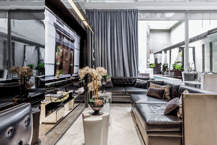 Entrance & Lobby