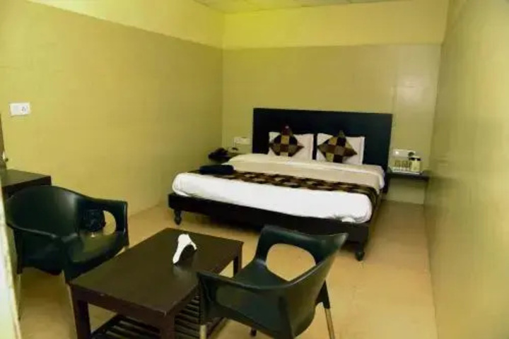 Room 6 of 8