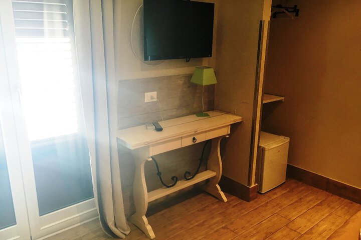 Room 16 of 42