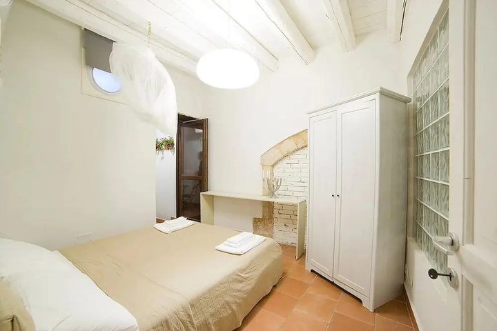 Room 2 of 12