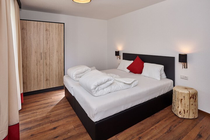 Room 4 of 27