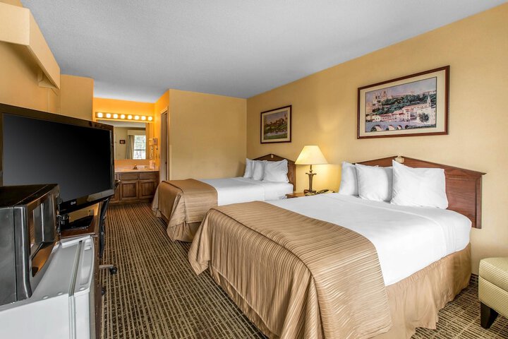 2 Double Beds (8 of 8)