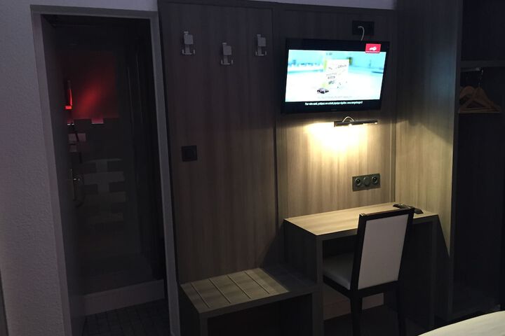 Room 38 of 64
