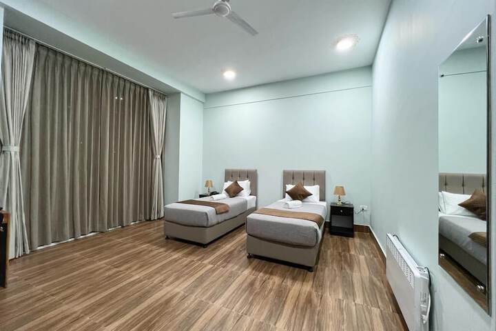 Room 6 of 28
