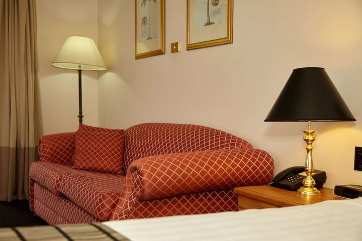 Room 15 of 38