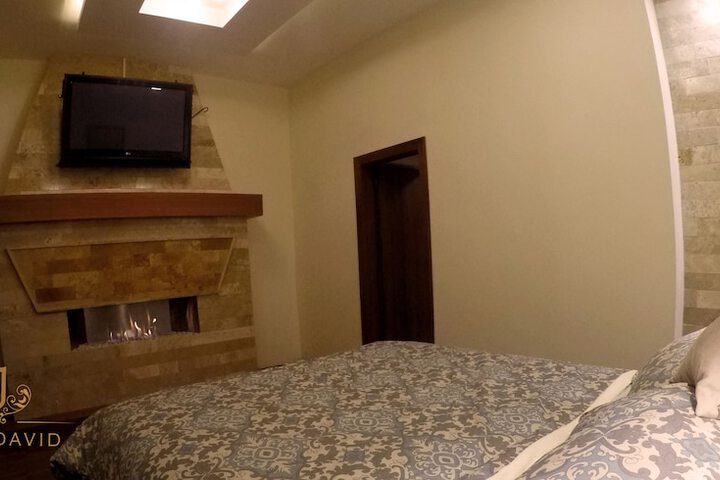 Room 4 of 101