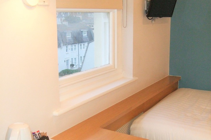 Room 16 of 80