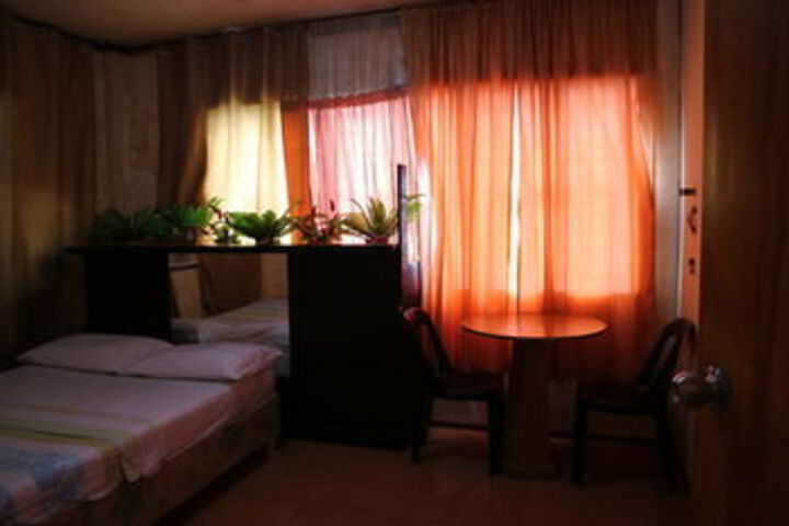 Room 11 of 27