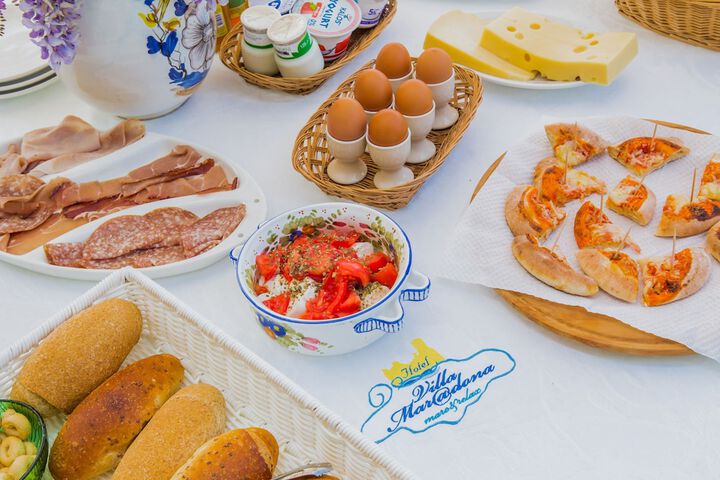 Breakfast/Coffee Service 32 of 64