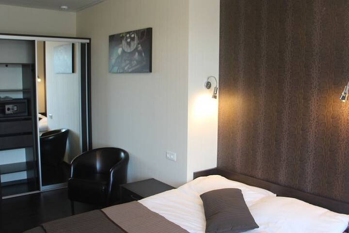Room 8 of 81