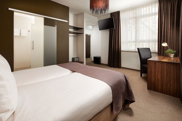Room 6 of 27
