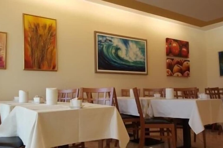 Dining 22 of 42