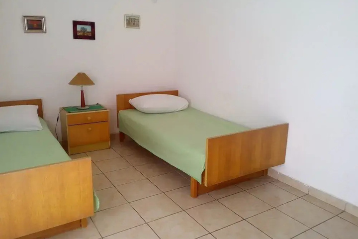 Room 3 of 11