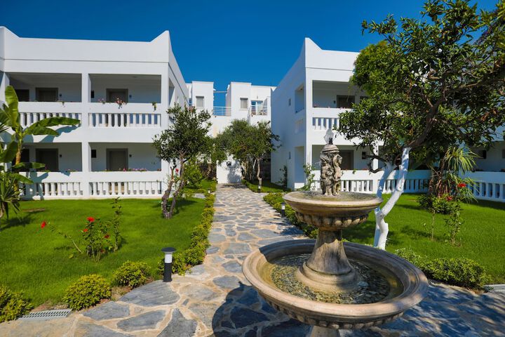 Hotel Exterior 136 of 138