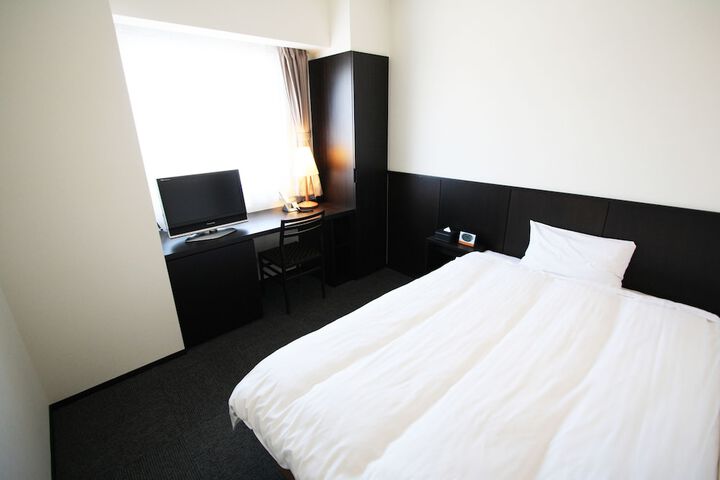 Room 5 of 38