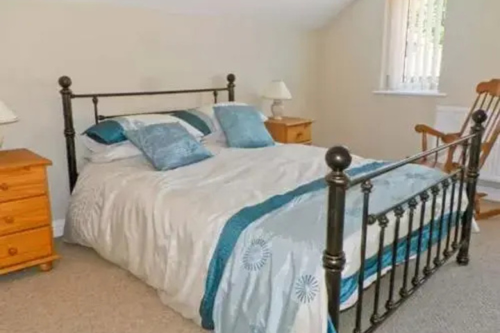 Room 2 of 5