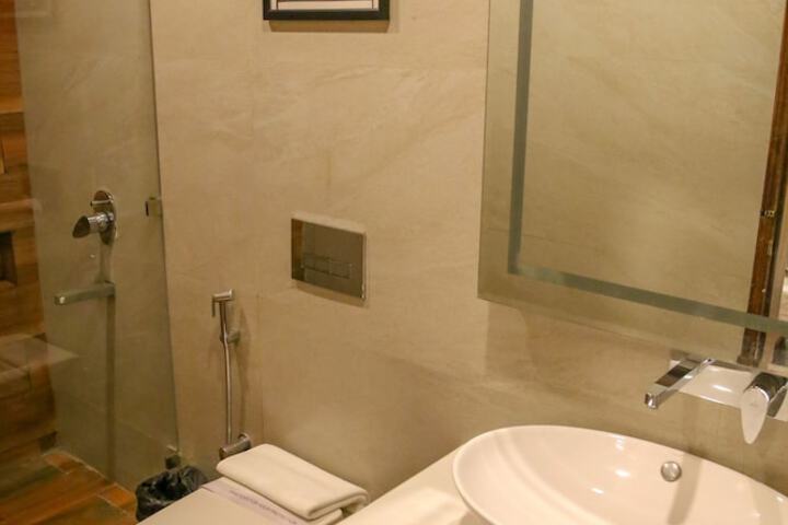 Room 25 of 28
