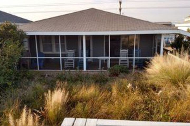 ADoryble 4 Br Home by RedAwning