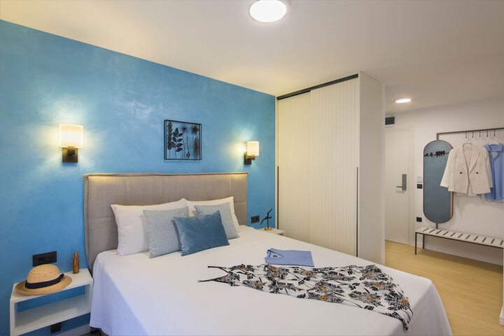 Room 32 of 166