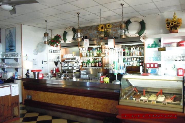 Check-in/check-out kiosk