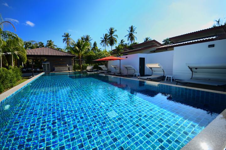 Hotel Pool