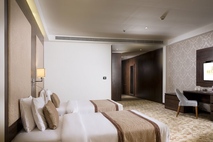 Room 10 of 43