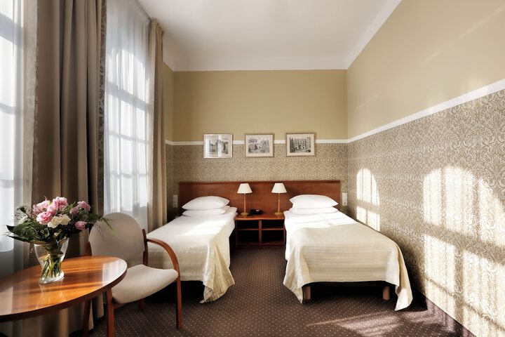 Room 8 of 42