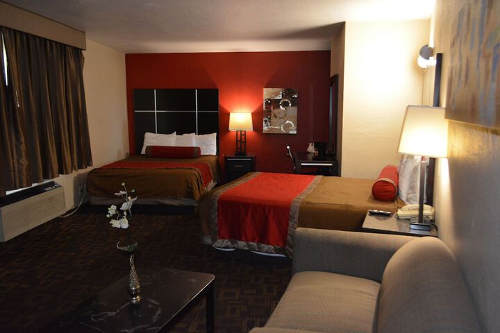 1 Queen Bed (6 of 23)