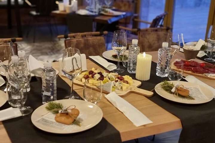 Dining 61 of 77