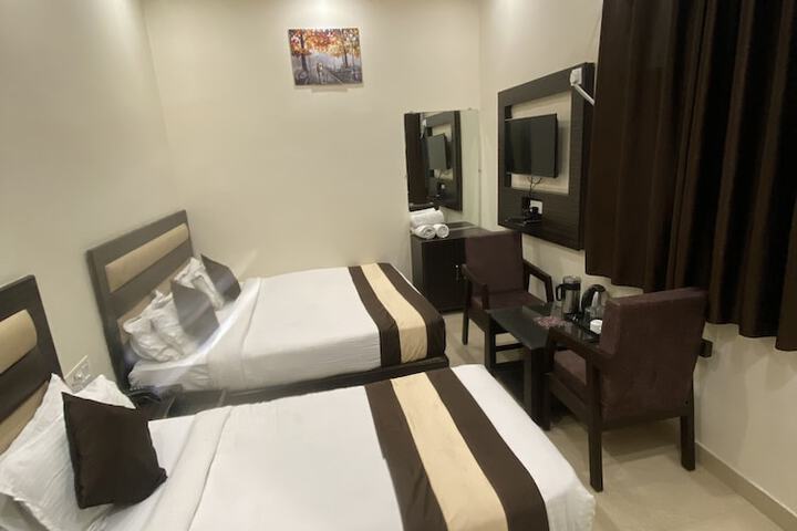 Room 2 of 6