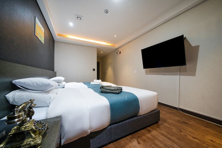 Room 14 of 85