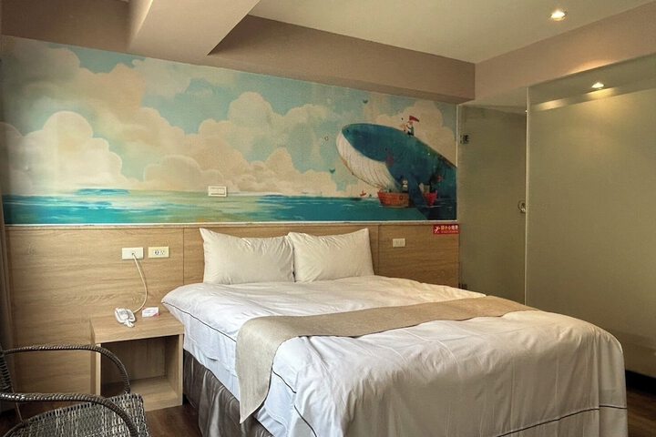 Room 6 of 16