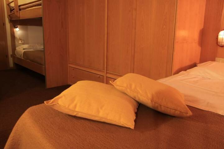 Room 4 of 46