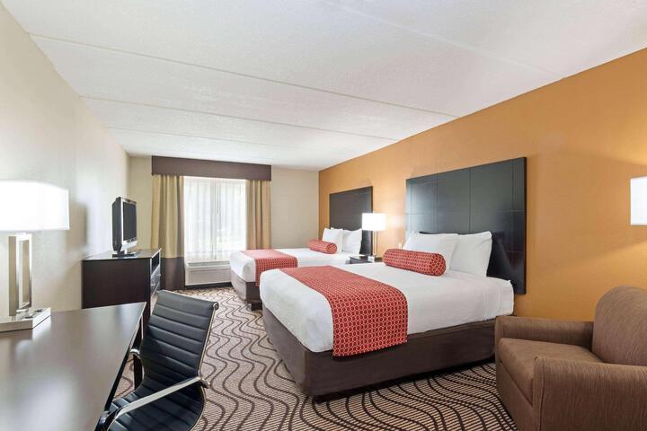 1 King Bed Accessible (8 of 8)