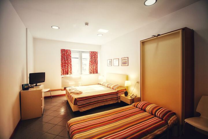 Room 18 of 28