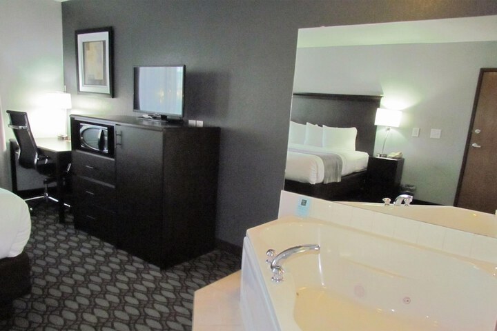 Jetted tub
