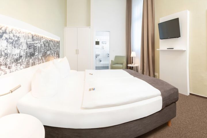 Room 35 of 114