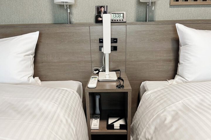 Room 10 of 37
