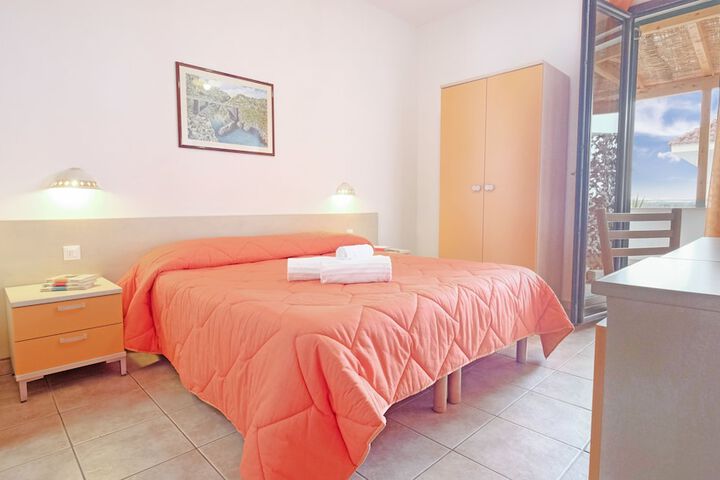 Room 2 of 37