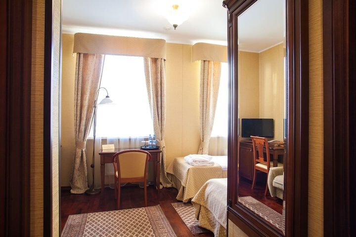 Room 10 of 71