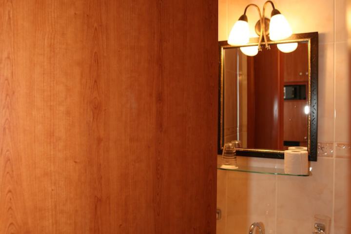 Room 45 of 117