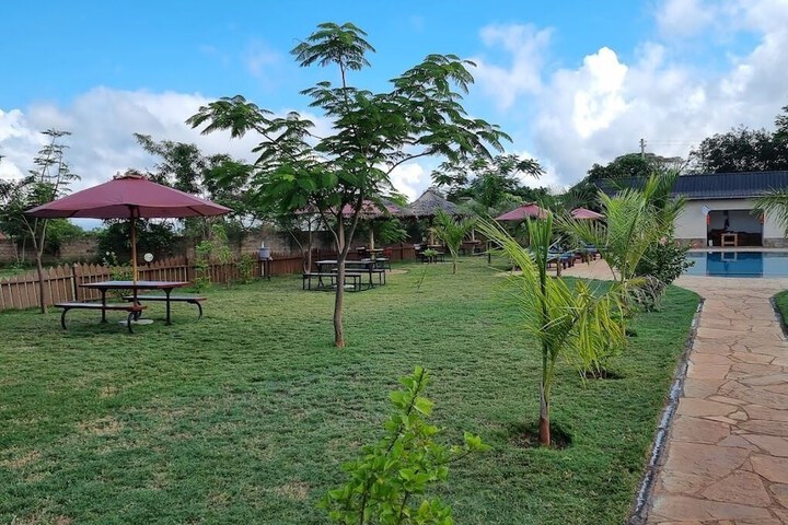 Hotel Exterior 57 of 76
