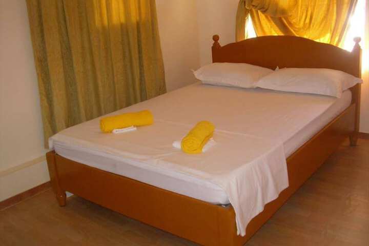 Room 6 of 28