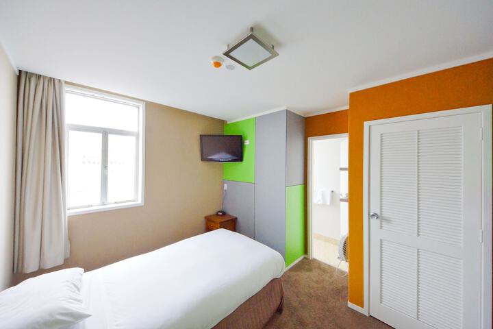 Room 4 of 53
